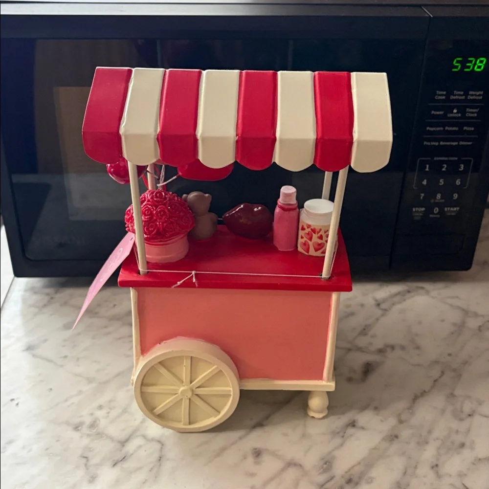 NWT/Martha Stewart Seasonal Valentine Kiosk Decor - Red & Cream
